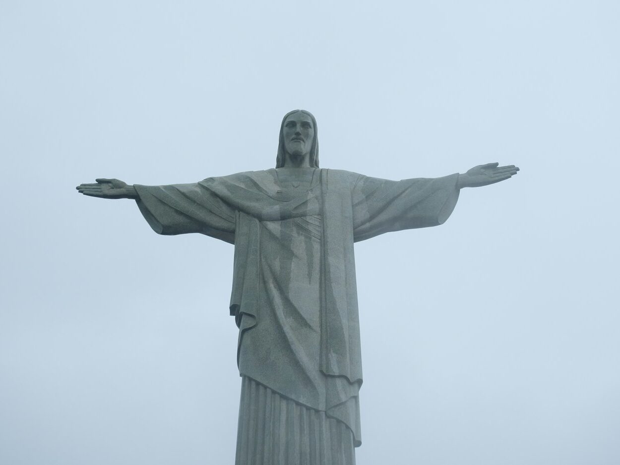 a statue of jesus with his arms outstretched