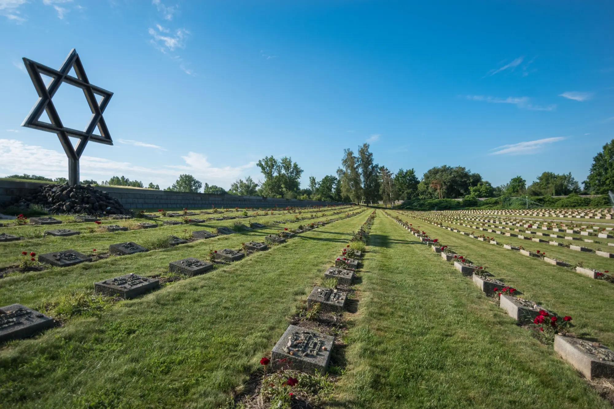Národní hřbitov v Památníku Terezín.