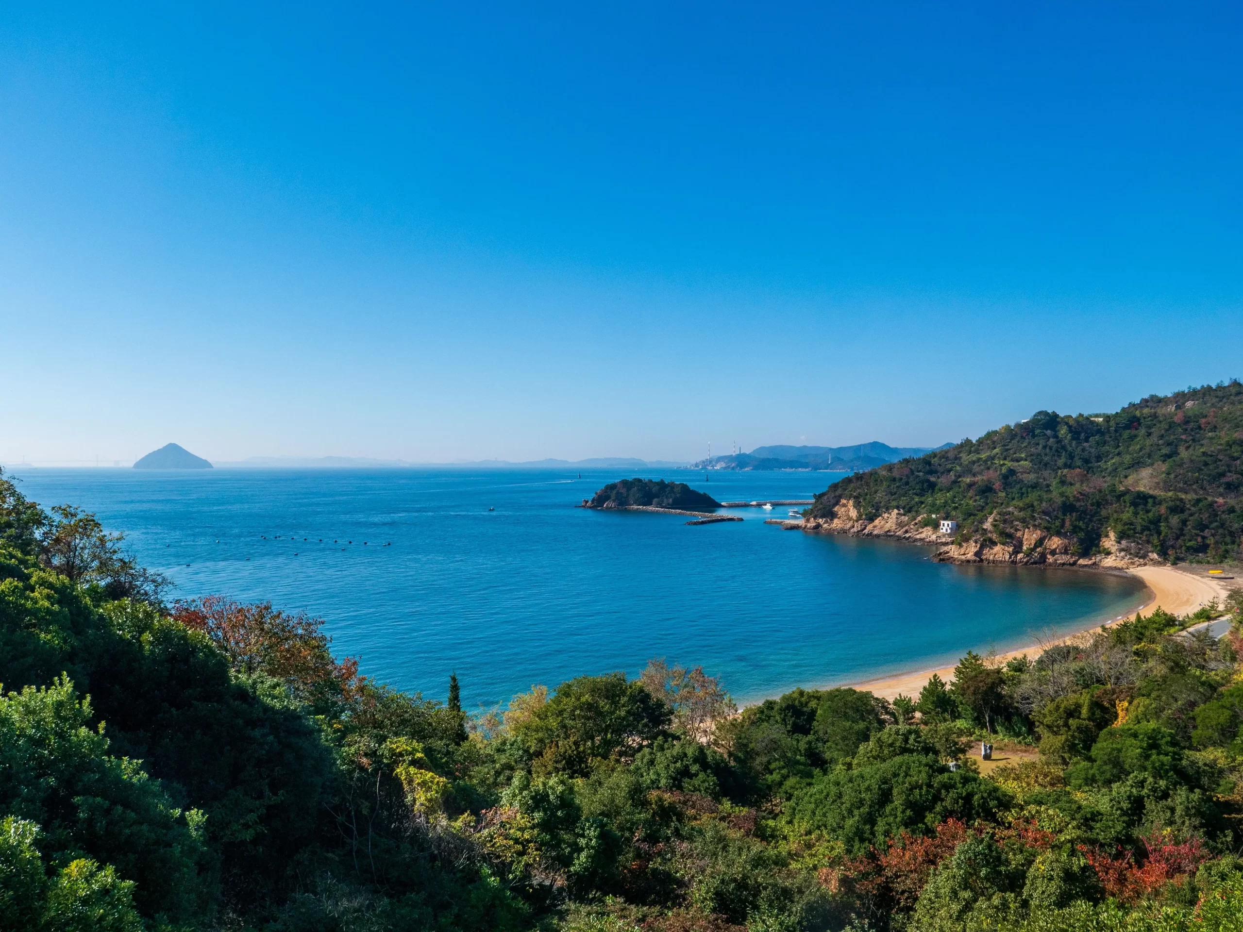 Shutterstock_2412483801 - Objevím.cz Překrásný výhled ostrova Naoshima.