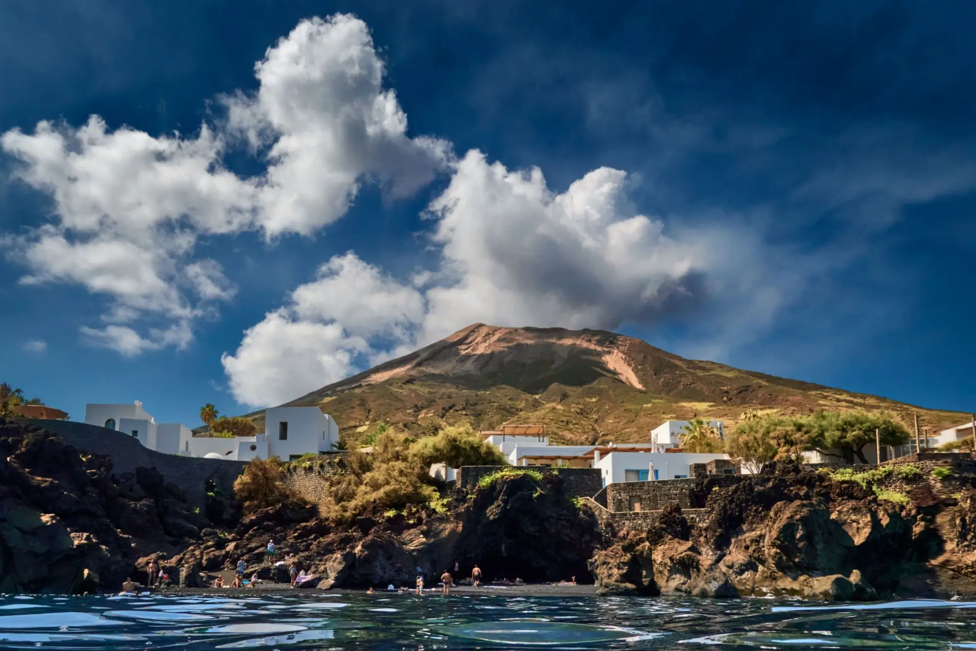 Italský ostrov Stromboli nás ohromí svou čistou krásou.