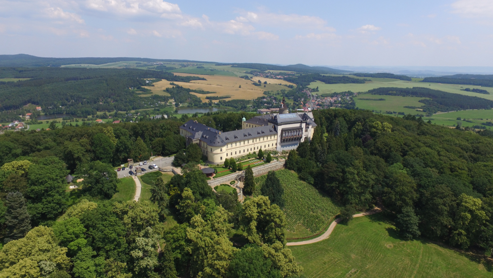 Fotografie zámku Zbiroh