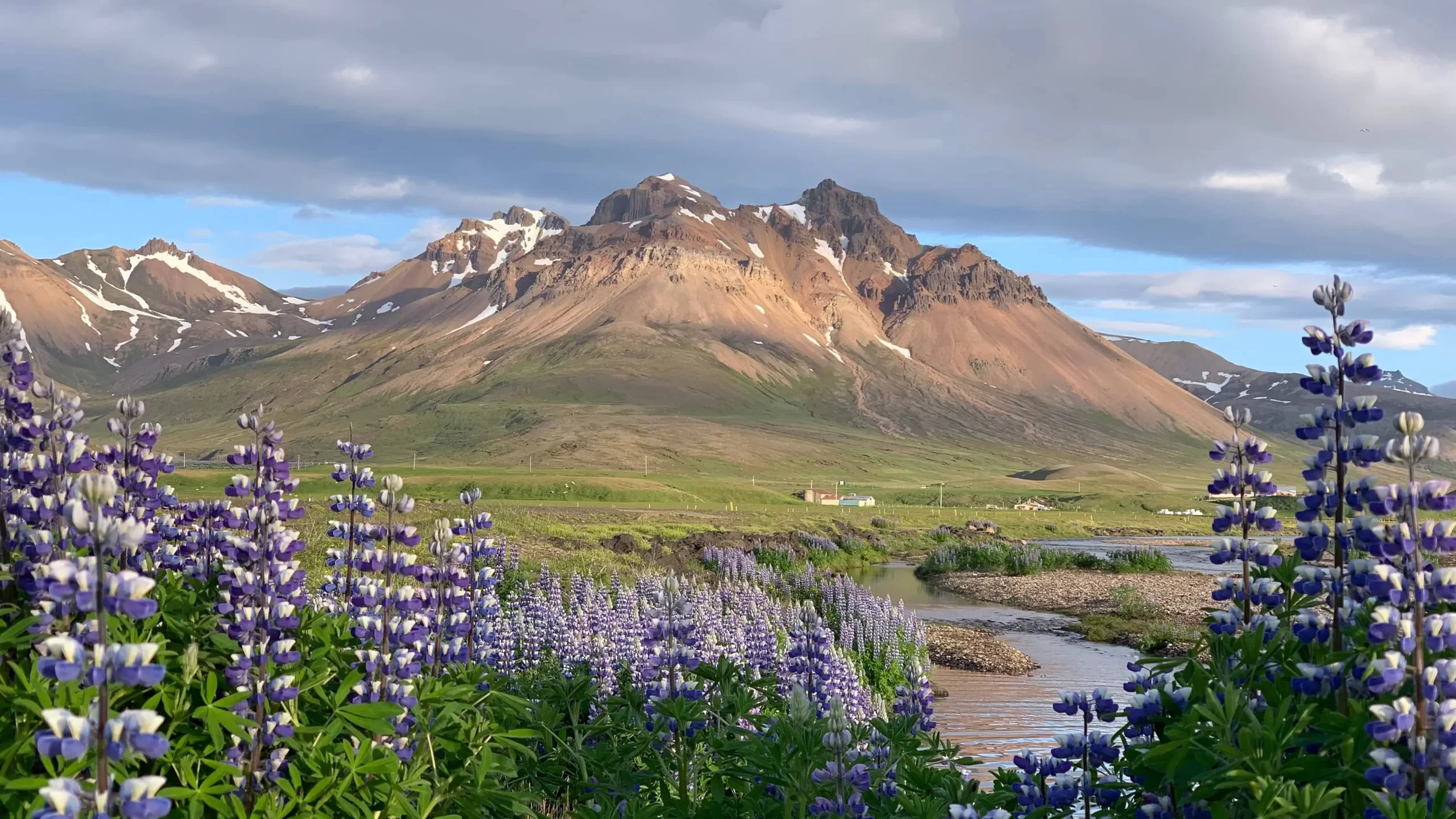 Pohled na islandskou krajinu